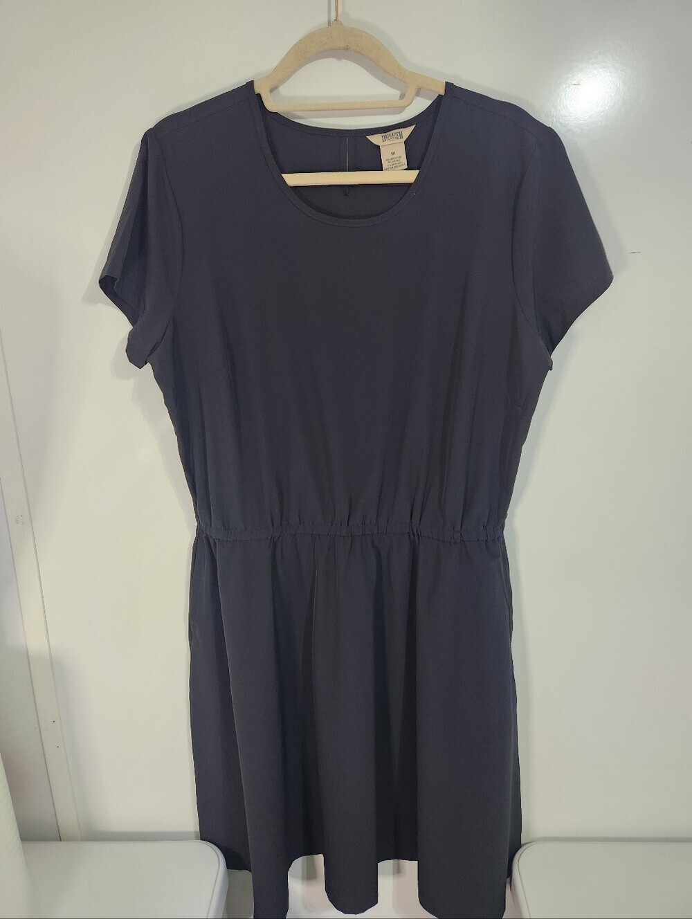 Duluth Trading Co Black Short-Sleeve Elastic-Waist Midi Dress, Size Medium